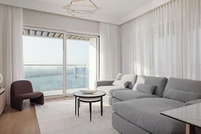 Elegant 2BR Apartment with Sea View