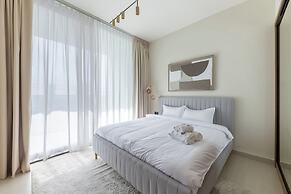 Modern 1BR Apartment with City View