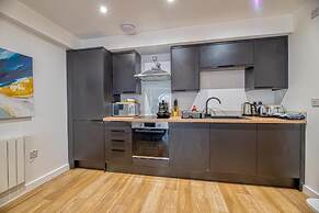 Alexander House by Guestz