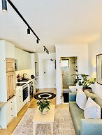 The Sage Queen Bed Studio 711 Sea Point CPT