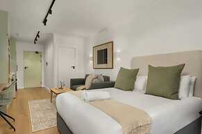 The Sage Queen Bed Studio 711 Sea Point CPT