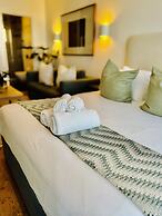 The Sage Queen Bed Studio 711 Sea Point CPT