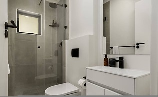 The Sage Queen Bed Studio 711 Sea Point CPT