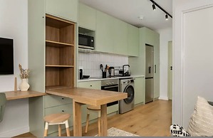 The Sage Queen Bed Studio 711 Sea Point CPT