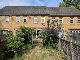 Charming 2 bed House in Pinner