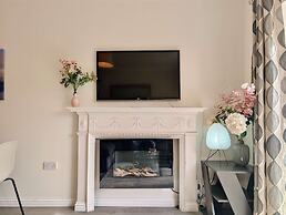Charming 2 bed House in Pinner