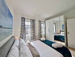 Charming 2 bed House in Pinner
