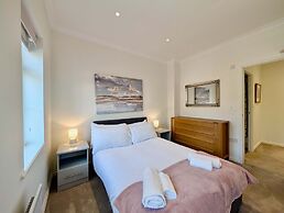 Charming 2 bed House in Pinner