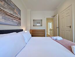 Charming 2 bed House in Pinner