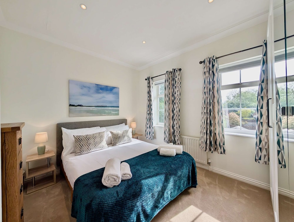 Charming 2 bed House in Pinner