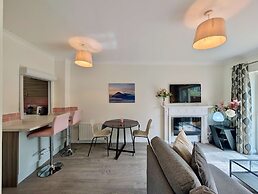 Charming 2 bed House in Pinner