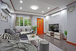 Large Spacious 3BR House at BTS ON NUT