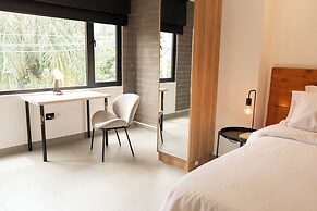 ONCE SUITES