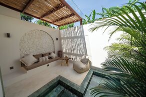 MAYIKI BOUTIQUE HOTEL