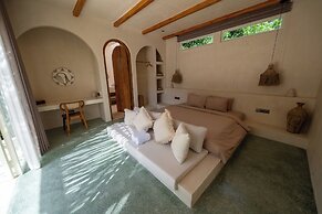 MAYIKI BOUTIQUE HOTEL