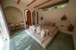 MAYIKI BOUTIQUE HOTEL