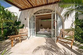 MAYIKI BOUTIQUE HOTEL