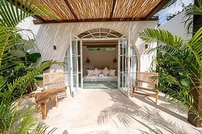 MAYIKI BOUTIQUE HOTEL