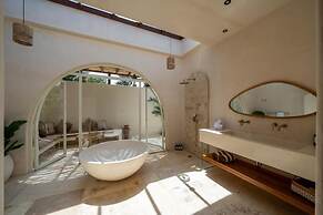 MAYIKI BOUTIQUE HOTEL