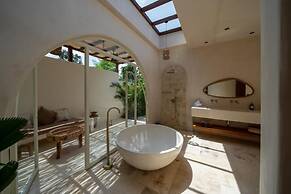 MAYIKI BOUTIQUE HOTEL