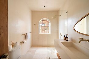MAYIKI BOUTIQUE HOTEL