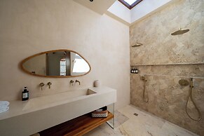 MAYIKI BOUTIQUE HOTEL