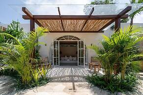 MAYIKI BOUTIQUE HOTEL