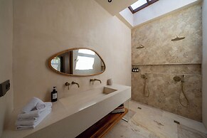 MAYIKI BOUTIQUE HOTEL