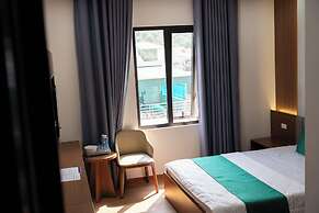 12 Ao Ca Hotel