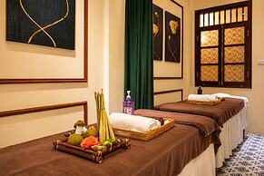 Ensora Hotel & Travel