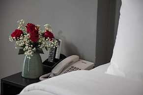 Ensora Hotel & Travel
