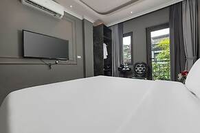 Ensora Hotel & Travel