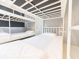 Sukhum Khaosan Au Bon Hostel
