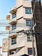 Sukhum Khaosan Au Bon Hostel
