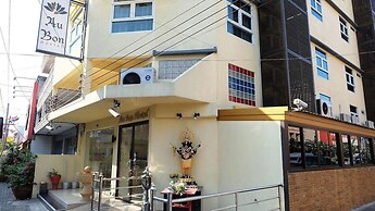 Sukhum Khaosan Au Bon Hostel
