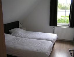 Spacious Holiday Park Villa for 10