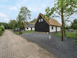Spacious Holiday Park Villa for 10