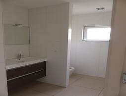 Spacious Holiday Park Villa for 10