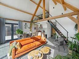 Spacious Holiday Park Villa for 10