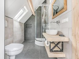 Spacious Holiday Park Villa for 10