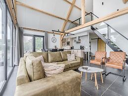 Spacious Holiday Park Villa for 10