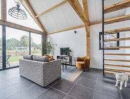 Spacious Holiday Park Villa for 10