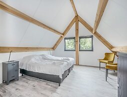 Spacious Holiday Park Villa for 10