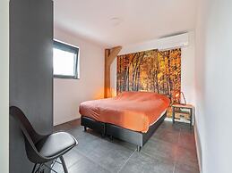 Spacious Holiday Park Villa for 10