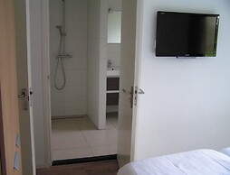 Spacious Holiday Park Villa for 10