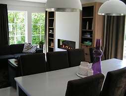 Spacious Holiday Park Villa for 10