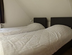 Spacious Holiday Park Villa for 10