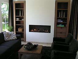 Spacious Holiday Park Villa for 10