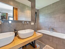 Spacious Holiday Park Villa for 10