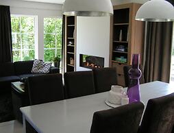 Spacious Holiday Park Villa for 10